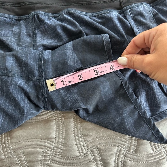 Lululemon Speed Shorts 4” Inseam Blue Athletic Running Shorts 4 Way Stretch Sz 8 - Picture 5 of 6